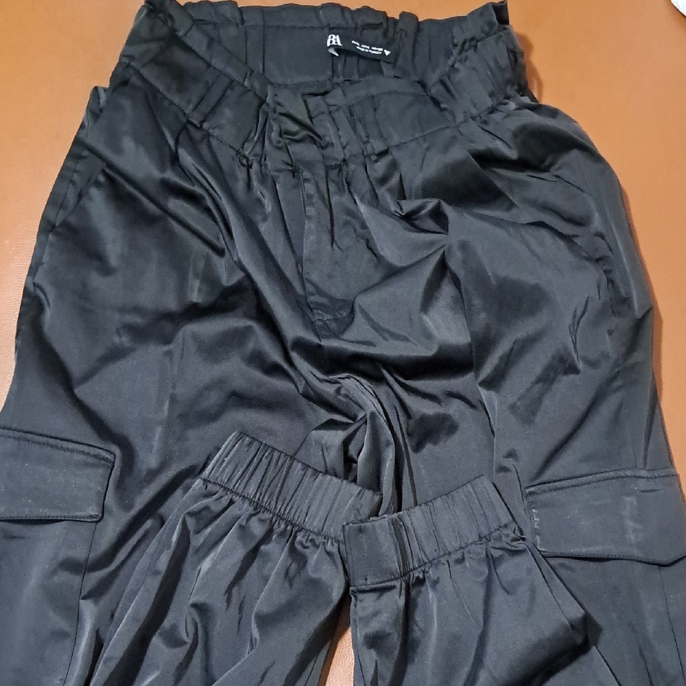 ZARA WOMENS,(JOGER) Black Cargo Pants